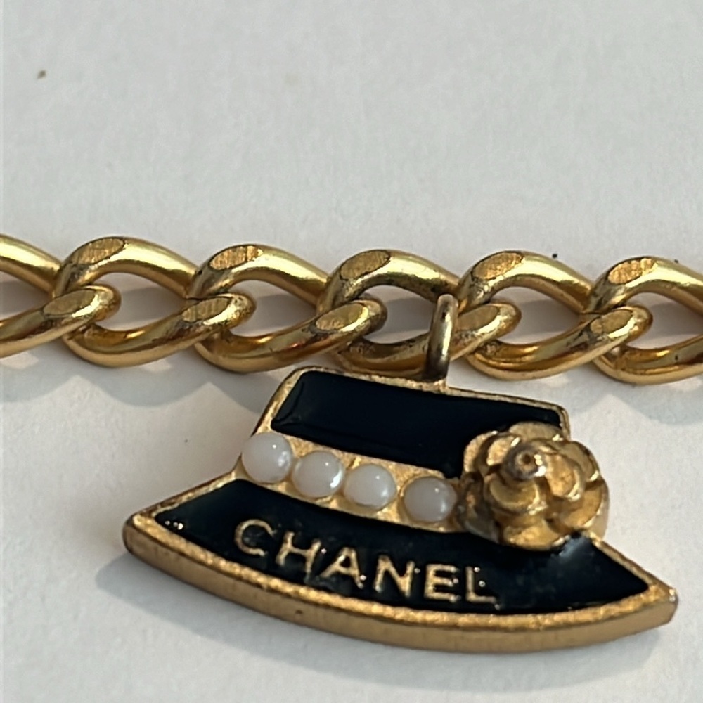 CHANEL VINTAGE CHARM BRACELET - Picture 8 of 9